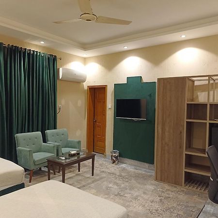 Vip Express Hotel Peshawar Exterior photo