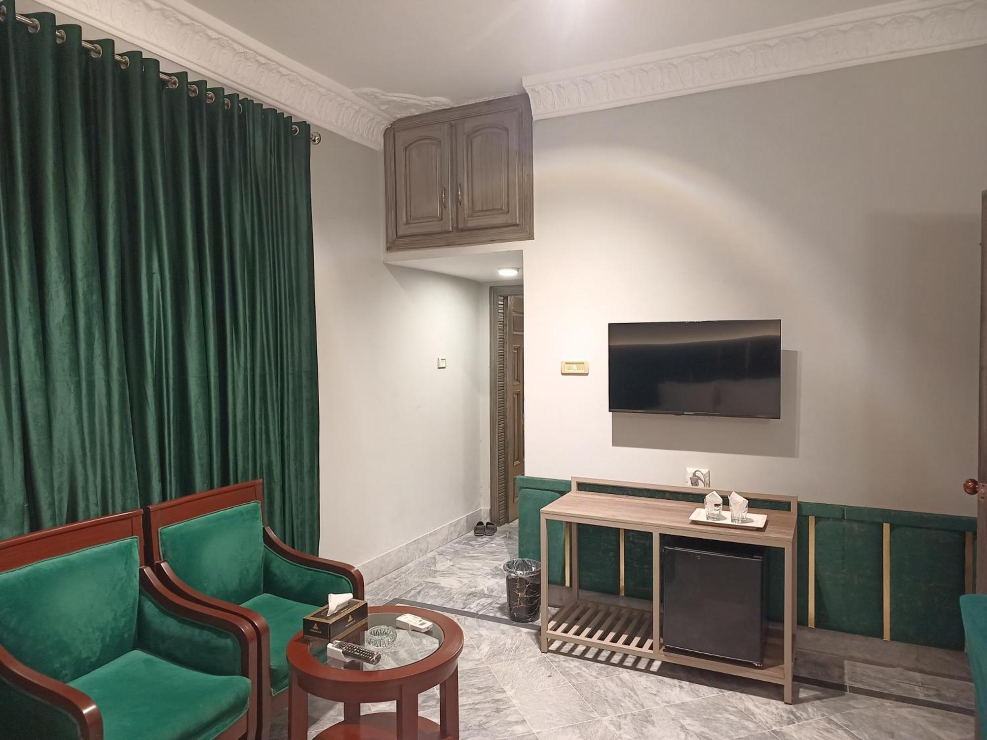 Vip Express Hotel Peshawar Exterior photo