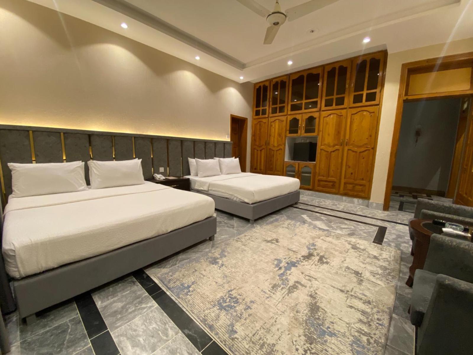 Vip Express Hotel Peshawar Exterior photo