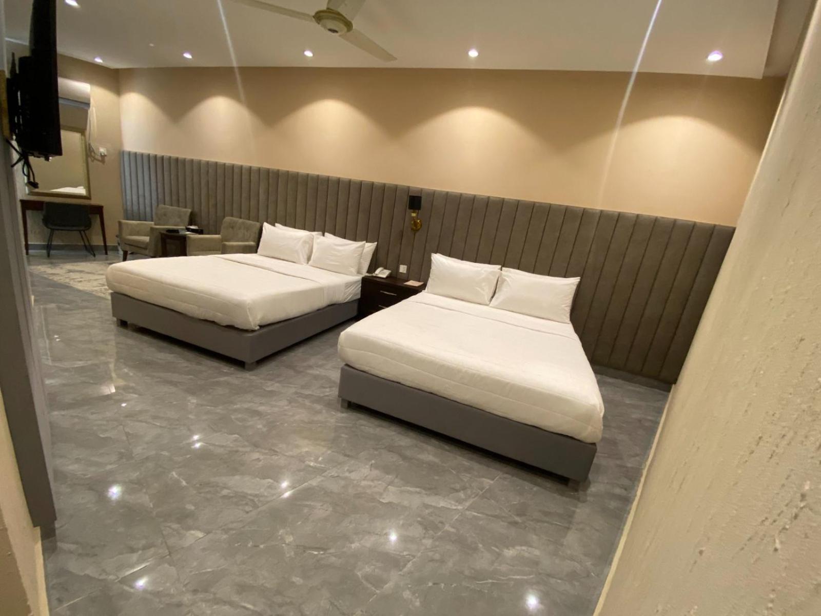 Vip Express Hotel Peshawar Exterior photo