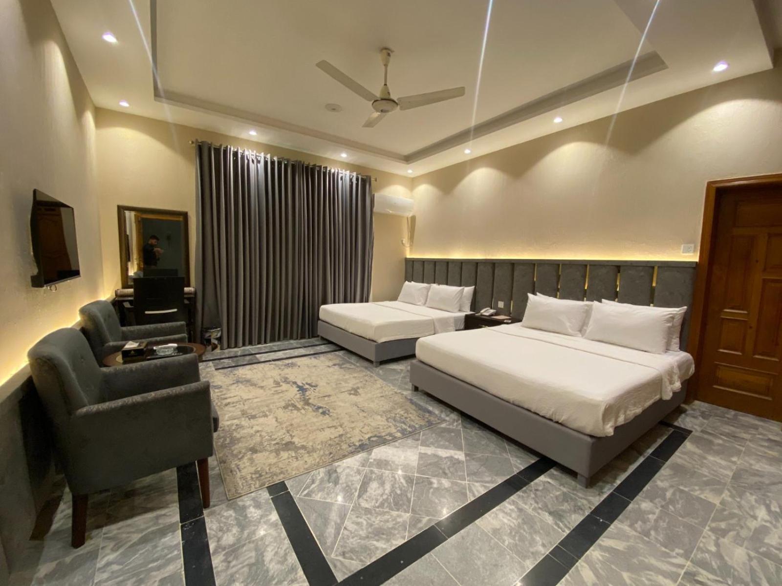 Vip Express Hotel Peshawar Exterior photo
