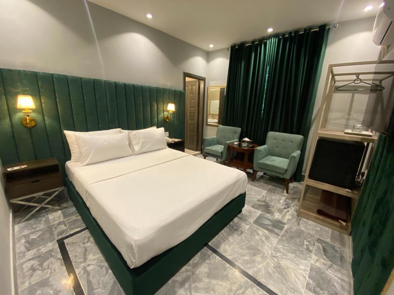 Vip Express Hotel Peshawar Exterior photo
